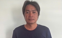 Bị can giết người trốn truy nã đặc biệt ra đầu thú