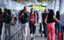 Hàng không và du lịch làm gì để vượt bão giá xăng dầu?