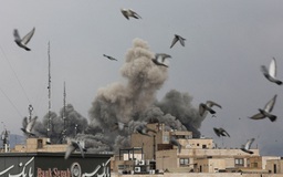 Israel tuyên bố tấn công thủ đô Iran và Lebanon cùng lúc, Hezbollah trả đũa