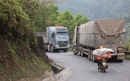 'Hung thần' xe đầu kéo trên những cung đường vùng cao Huế