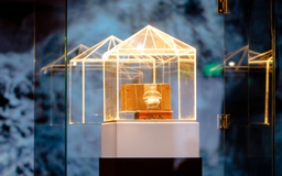 Xá lợi trái tim Bồ tát Thích Quảng Đức tại Việt Nam Quốc Tự: Vì sao chỉ đảnh lễ bên ngoài?