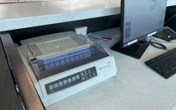 Vì sao các hãng bay vẫn dùng máy in kim?