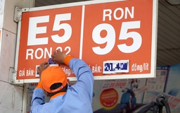 Giá xăng dầu hôm nay 4.3.2026: Tăng gần 5%, xăng trong nước có thể tăng 2.000 đồng/lít