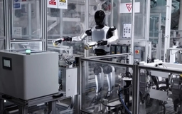 Robot Xiaomi theo kịp dây chuyền xe điện 76 giây/chiếc