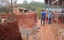 Hạ cốt nền đường, nhà dân chênh vênh bên mép vực sâu: Sai quy trình ở đâu?