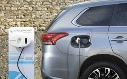 Lưu ý gì khi sử dụng ô tô hybrid cắm sạc ngoài?
