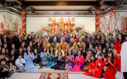 Người Việt ở châu Âu giữ nếp đi chùa đầu năm, tìm điểm tựa tinh thần nơi xứ người