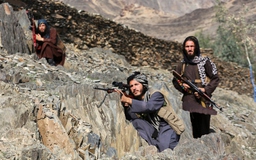 Pakistan và Afghanistan đấu súng dữ dội ở biên giới, hơn 115.000 người sơ tán