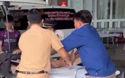 CSGT hô hấp nhân tạo, mở đường đưa thiếu niên bị đuối nước đến bệnh viện