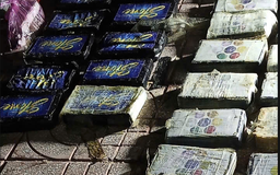 Phát hiện 24 bánh nghi ma túy trong túi ni lông trôi vào bờ biển Kê Gà