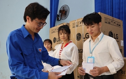 'Thắp lửa ước mơ' nơi miền biên viễn