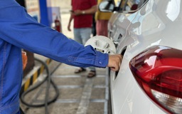 Giá xăng dầu hôm nay 7.3.2026: Dầu thô Mỹ tăng thêm 10 USD/thùng