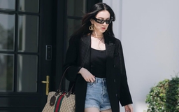 Không ngại nổi bật cùng bông tai to bản đầy táo bạo