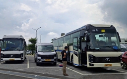 Giá xăng dầu 'tăng sốc', mỗi ngày doanh nghiệp vận tải 'mất đứt' trăm triệu đồng