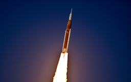 Phi hành gia NASA khởi hành lên mặt trăng