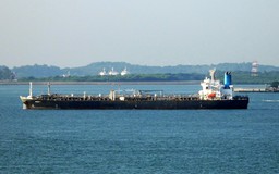 Thêm tàu dầu trúng tên lửa, Iran tập kích các mục tiêu tại vùng Vịnh