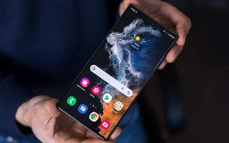 Người dùng Galaxy S22 Ultra 'tá hỏa' vì lỗi khóa máy khó hiểu