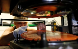 Nghe đĩa than có gì đặc biệt mà khiến dân chơi nhạc 'nghiện'?