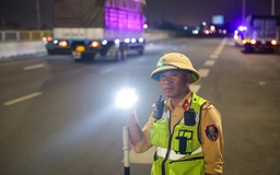 Mối nguy dừng xe trên cao tốc: Phạt tới 13 triệu, vì sao tài xế vẫn vi phạm?