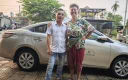 Nam tài xế chở khách Tây 260 km không lấy tiền