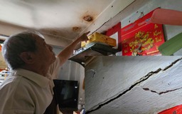 Nhà tập thể hơn 50 năm xuống cấp: Cư dân lo lắng vì tầng trên cải tạo, xây thêm