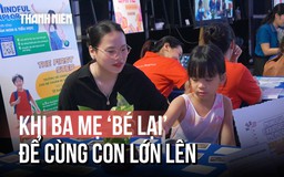 Khi ba mẹ ‘bé lại’ để cùng con lớn lên