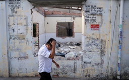 Người dân TP.HCM dỡ nhà, nhường đất mở rộng quốc lộ 13