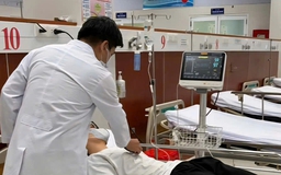 TP.HCM: 11 công nhân đi cấp cứu sau bữa ăn trưa