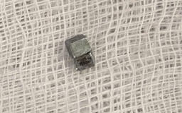 Bé trai 5 tuổi ho, đau họng, đi khám phát hiện nuốt 7 viên nam châm