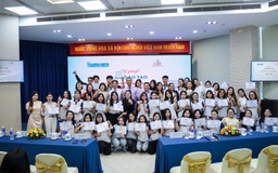 Sinh viên UEF gặp chính khách, nghệ sĩ khi học thực tế tại tòa soạn báo