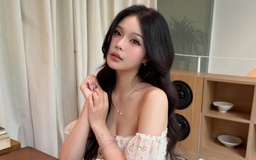 Chỉ một sợi dây chuyền mảnh giúp nàng nâng tầm trang phục