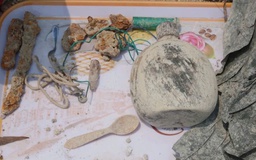 Quảng Trị: Phát hiện hài cốt liệt sĩ dưới hầm chiến đấu cùng súng tiểu liên AK