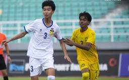 U.17 Lào đá thiếu người vì đánh nguội, Malaysia thắng đậm để vào chung kết U.17 Đông Nam Á
