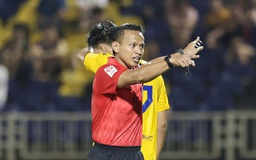 Lộ diện 2 trọng tài Malaysia thổi 2 trận cực nóng V-League, xuất hiện nhân tố ‘lạ’ 