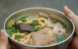 Bún suông hơn nửa thế kỷ ở miền Tây: Chả tôm giống con đuông làm nên hương vị riêng