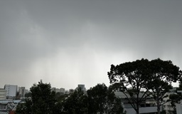 TP.HCM và miền Đông có mưa vàng giải nhiệt; nắng nóng cục bộ còn kéo dài