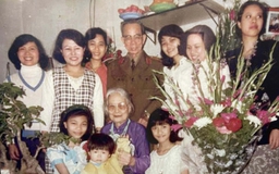 Bữa cơm đoàn tụ sau ngày đất nước thống nhất của gia đình tướng Ba Quốc