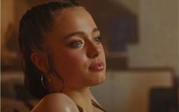 Con gái 19 tuổi của Angelina Jolie 'gây sốt' tại Hàn Quốc