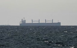 Thế giới thấp thỏm cùng eo biển Hormuz trước giờ G