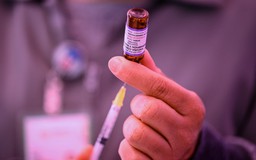 130 trẻ em tử vong, Bangladesh tiêm chủng khẩn cấp chống dịch sởi