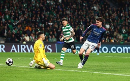 Arsenal thắng nhọc, Ngoại hạng Anh hưởng lợi