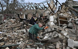 Chiến sự Ukraine ngày 1.506: Giao tranh UAV leo thang, Mỹ tính nới trừng phạt dầu Nga