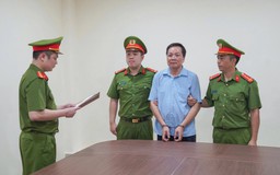 Bắt giám đốc và hiệu trưởng 'ăn chặn' tiền trợ cấp của trẻ em, người tâm thần