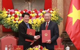 Bàn giao công tác giữa Tổng Bí thư, Chủ tịch nước Tô Lâm và nguyên Chủ tịch nước Lương Cường