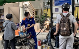 Giá xăng dầu giảm mạnh, dầu diesel giảm gần 10.000 đồng/lít