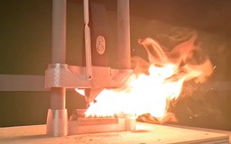 Nước có thể dập tắt đám cháy từ pin lithium?