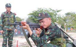Chiến sĩ mới Trung đoàn Gia Định rèn bản lĩnh trước ngày kiểm tra '3 tiếng nổ'