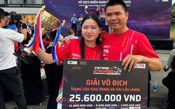 Cô gái gen Z gây sốt đường đua Gymkhana