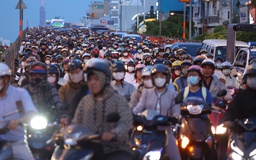 Đường Cộng Hòa thí điểm đảo chiều, cửa ngõ sân bay Tân Sơn Nhất kẹt cứng