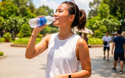 Nắng nóng: Chuyên gia chỉ cách bù nước đúng để tránh sốc nhiệt